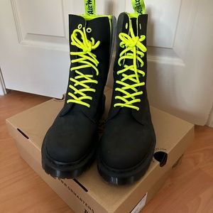 doc martens 1490 alt black